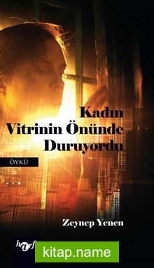 Kadın Vitrinin Önünde Duruyordu